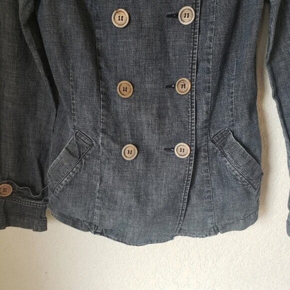 Obey ♡ Double Breasted Lightweight Chambray Jacket w Wooden Buttons - Picture 4 of 10